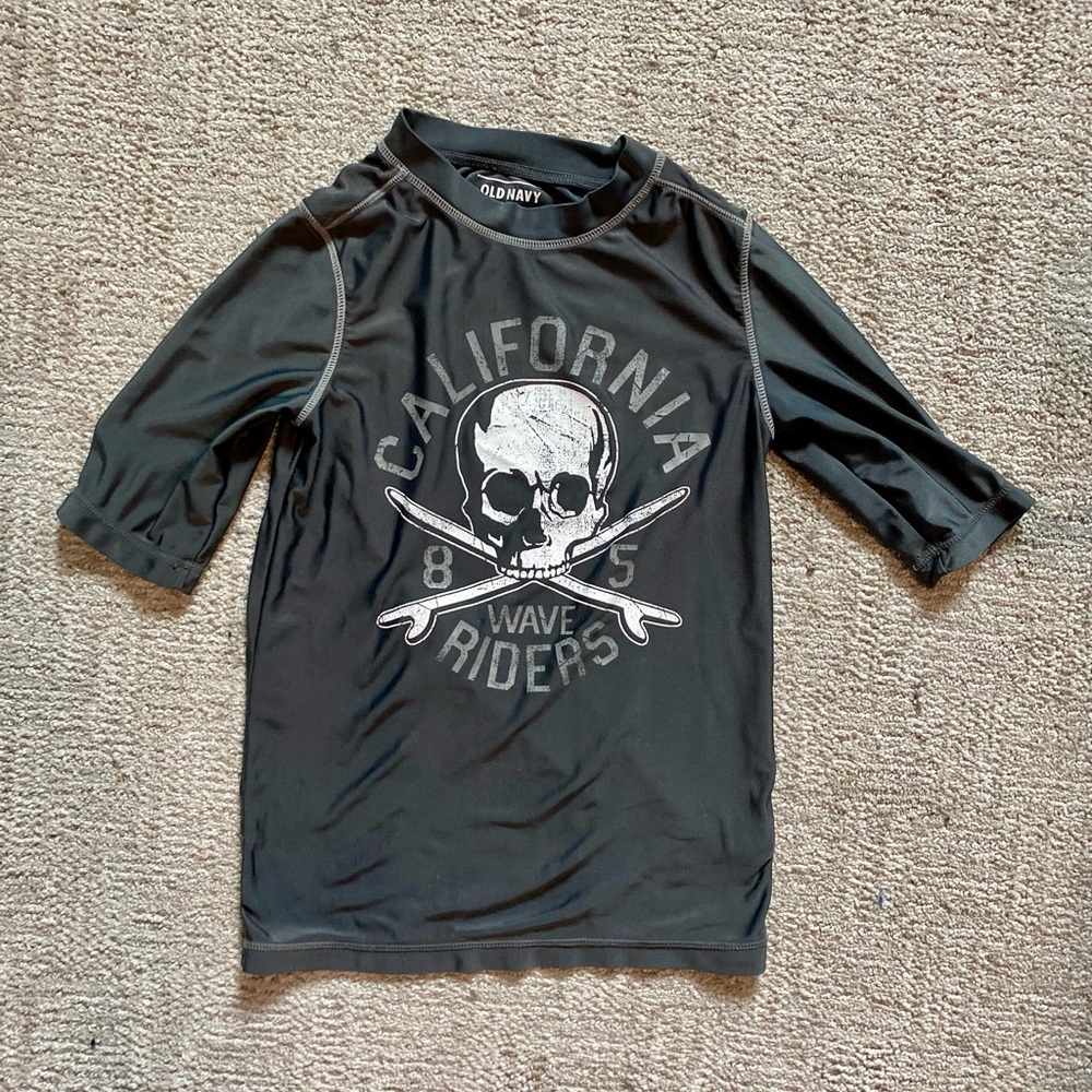 🏄‍♂️ Old Navy Kids’ Swim Shirt – Size M (8)
